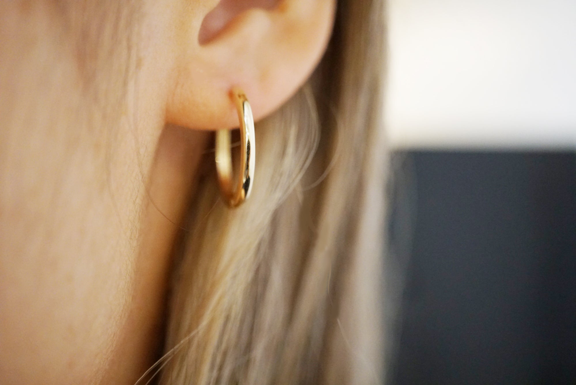 HOOP HUGGIE EARRINGS 19.5 MM - MAKKO