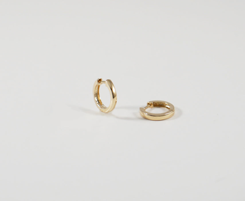 HOOP HUGGIE EARRINGS 12MM - MAKKO